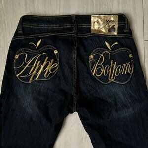 ISO APPLE BOTTOM JEANS 🍎👖 Size 12 - 15
